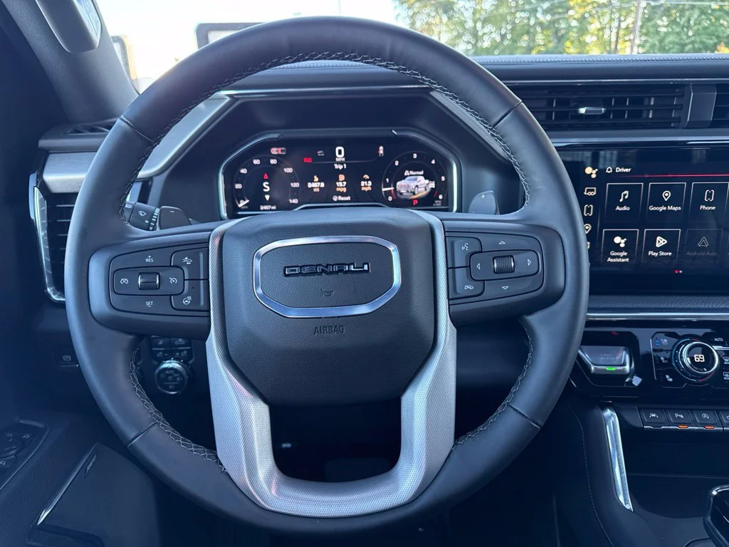 Used 2025 Onyx Black GMC Denali image 15