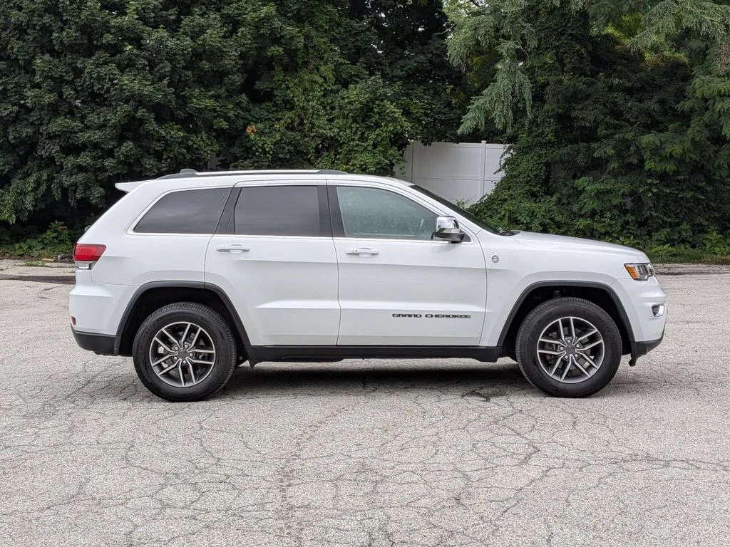 Used 2020 White Jeep Laredo image 2