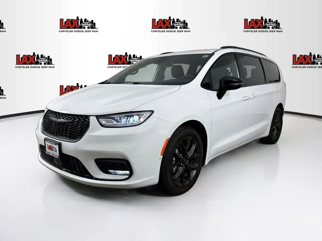 Used 2024 White Chrysler Touring L image 3