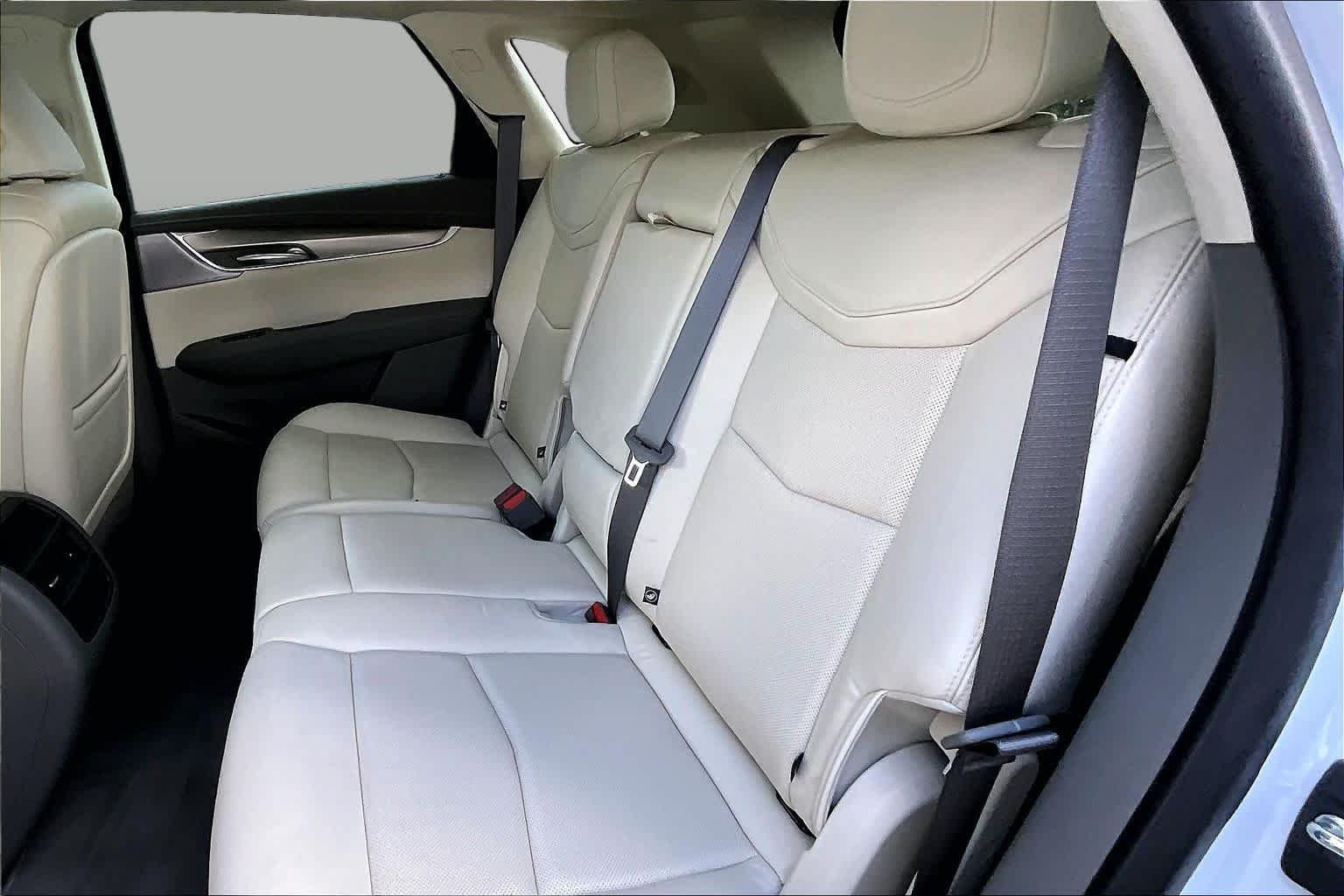 Used 2020 Crystal White Tricoat Cadillac Premium Luxury FWD image 21