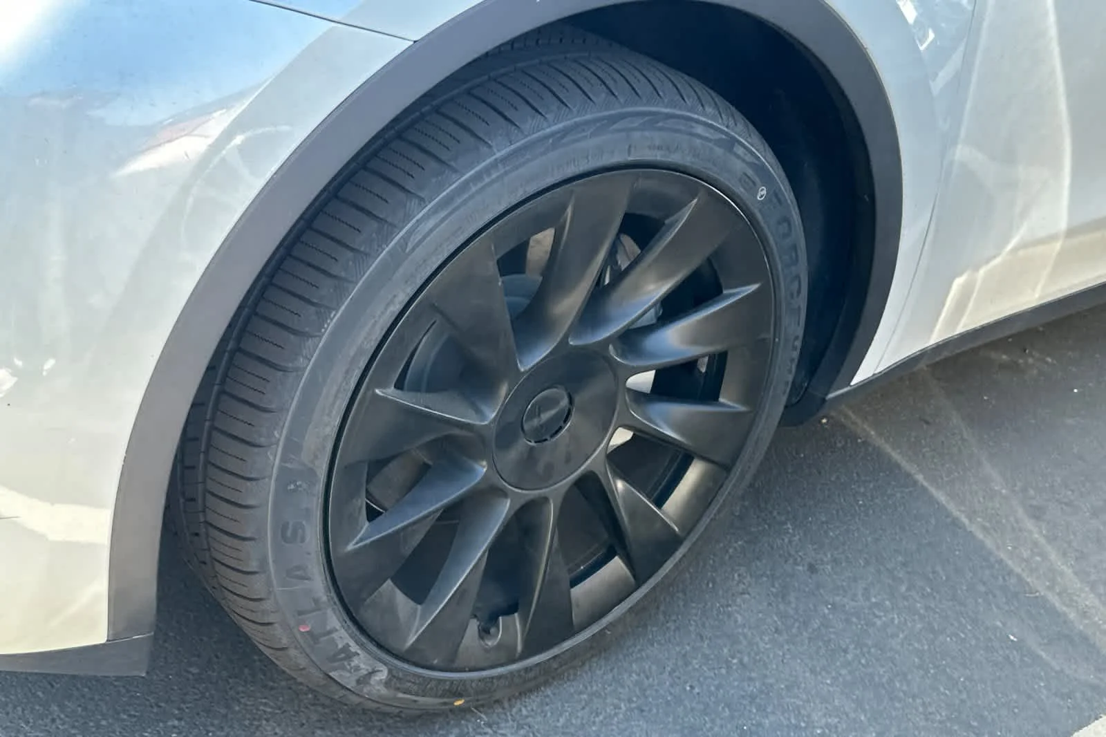 Used 2024  Tesla Long Range image 22