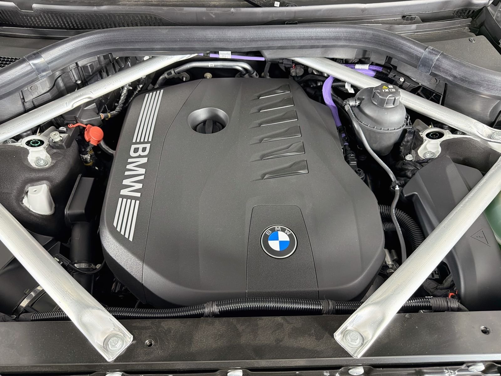 New 2027 Mineral White Metallic BMW xDrive40i image 33