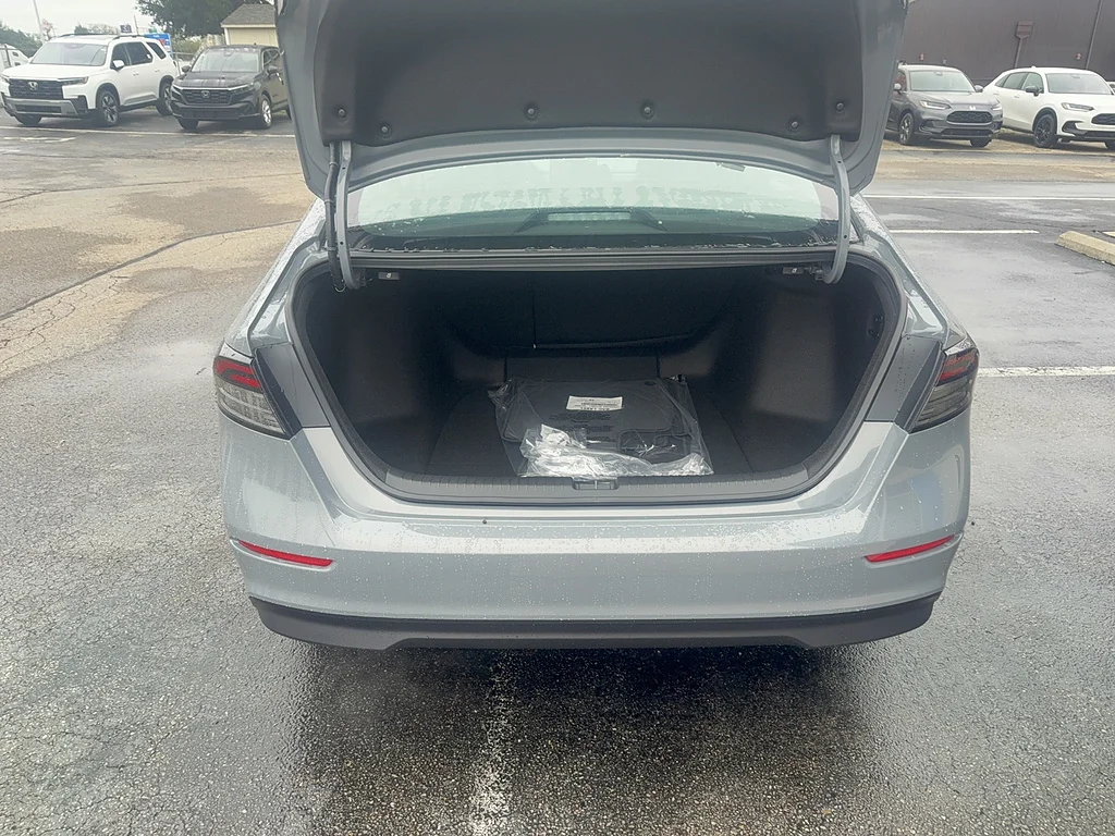 New 2026 Urban Gray Pearl Honda SE image 17