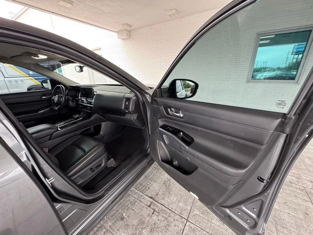 Used 2022 Gray Nissan SL image 14