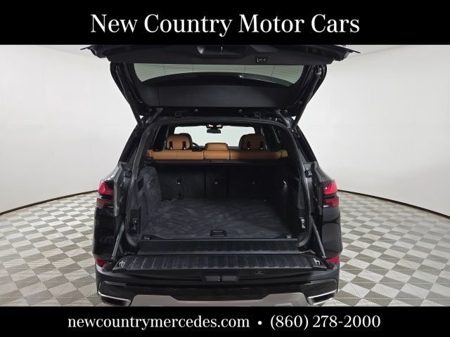 Used 2024 Black BMW xDrive40i image 7