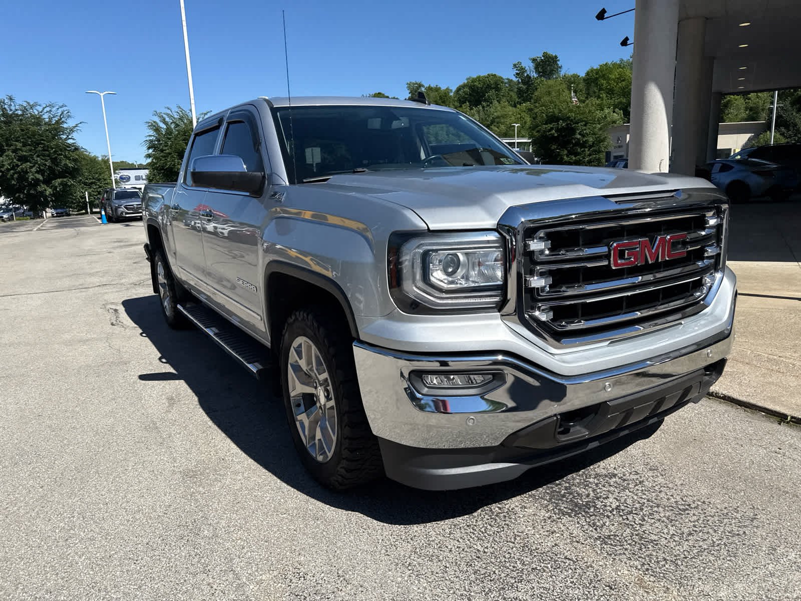 2018 GMC Sierra 4WD Crew Cab Short Box SLT's photo