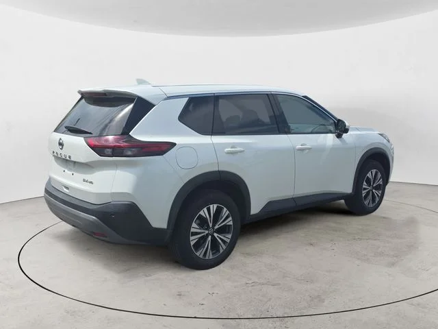 Used 2021 White Nissan SV image 5