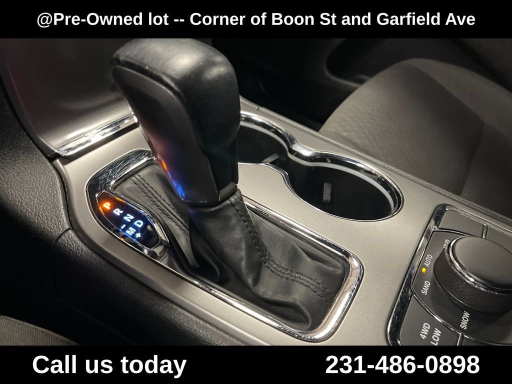 Used 2020 White Jeep Laredo image 27