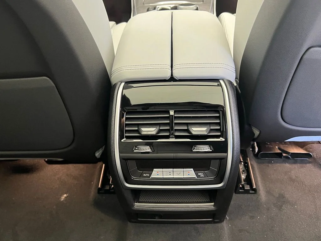New 2026 Skyscraper Grey Metallic BMW xDrive40i image 9