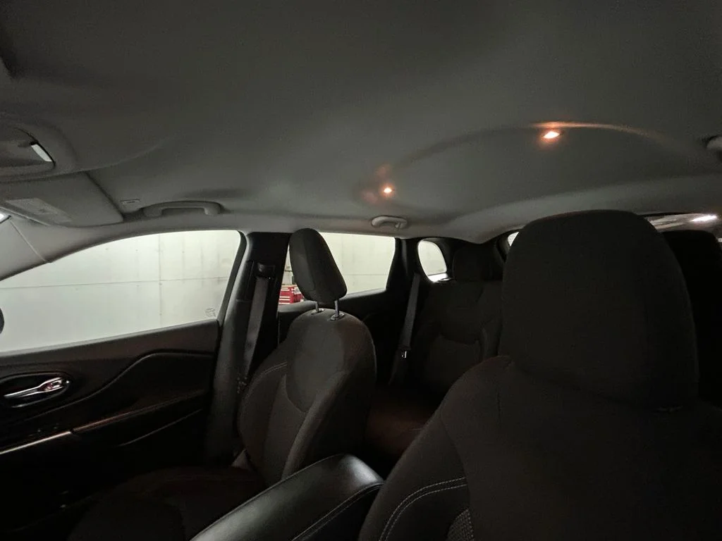 Used 2019 Red Jeep Latitude image 25