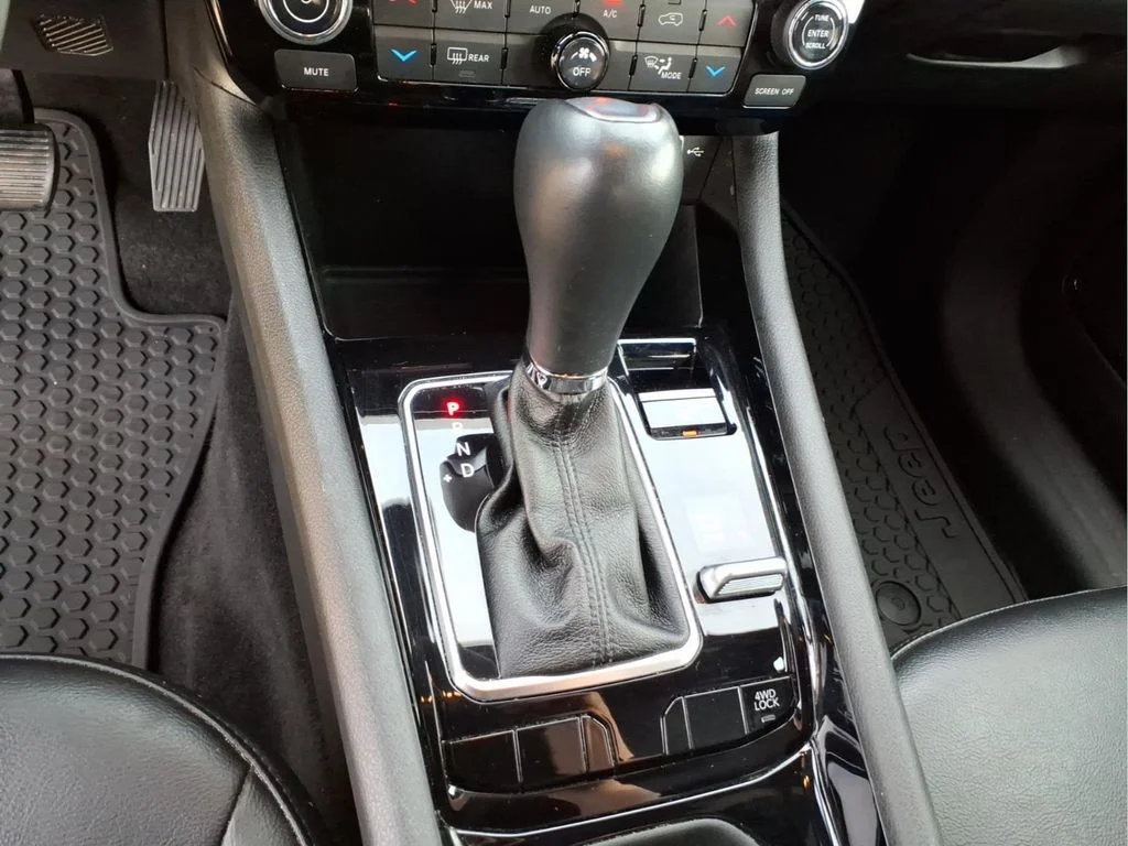 Used 2023 Gray Jeep Latitude image 25