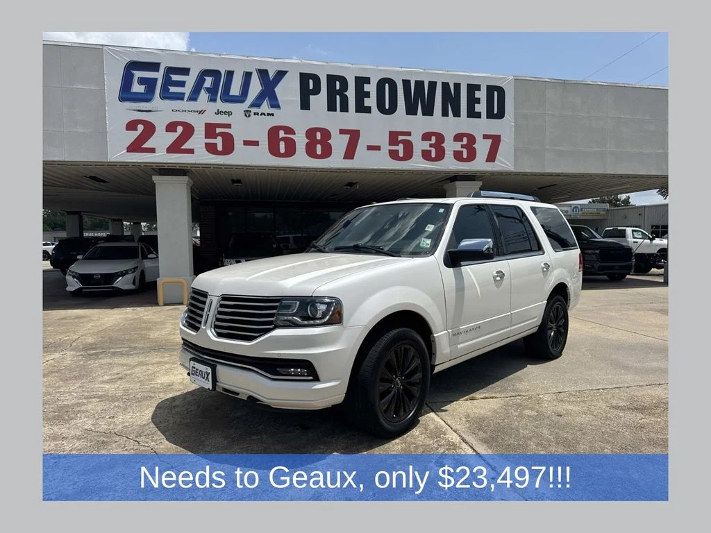 Used 2017 White Lincoln Select image 1