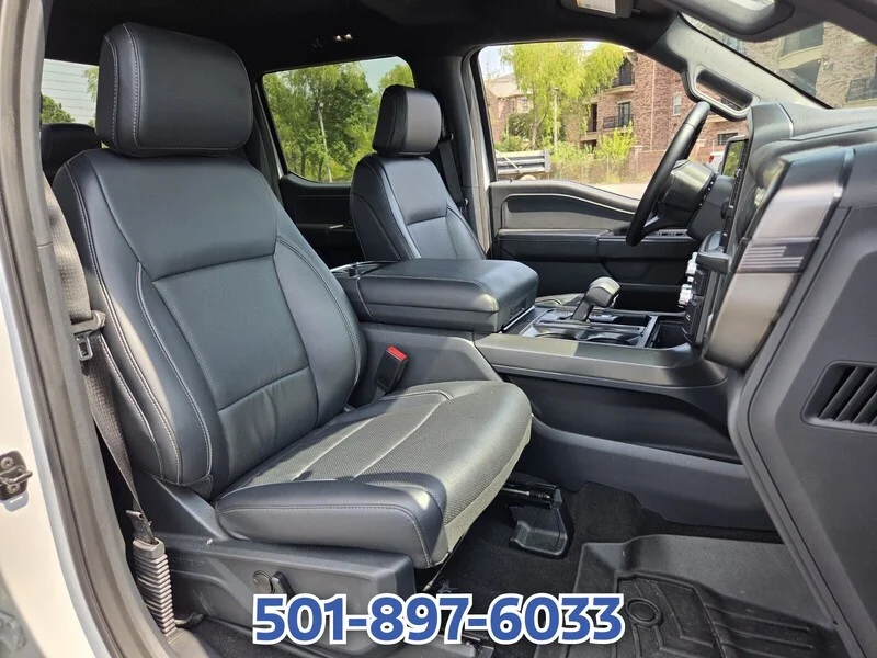 Used 2025 Oxford White FORD LARIAT 4WD SuperCrew 5.5