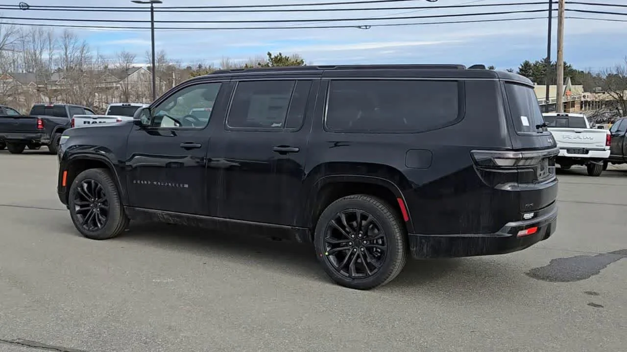 New 2026 High Gloss Black Exterior Paint Jeep Summit Obsidian image 6
