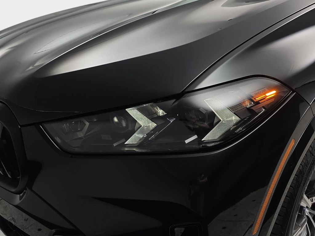 New 2026 Black Sapphire Metallic BMW xDrive50e image 31