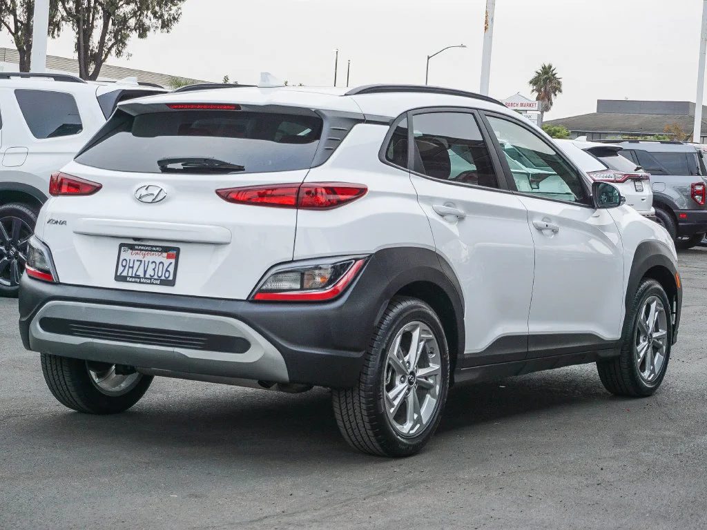 Used 2023 White Hyundai SEL image 7