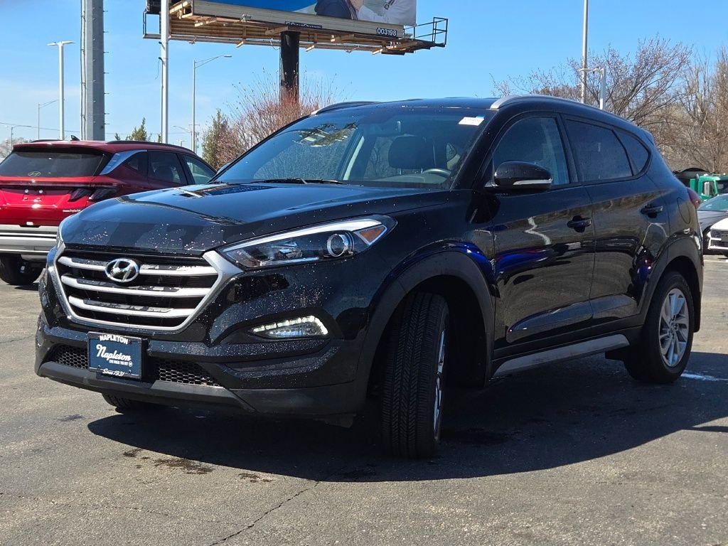 Used 2017 Black Hyundai SE Plus image 5