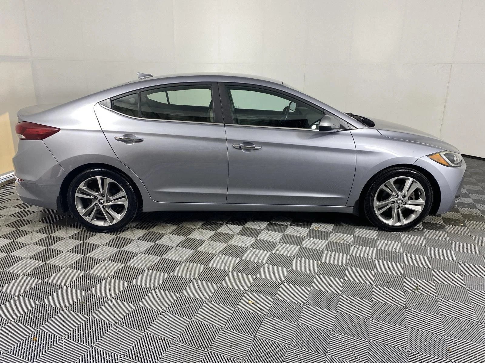 Used 2017 Shale Gray Metallic Hyundai Limited image 9