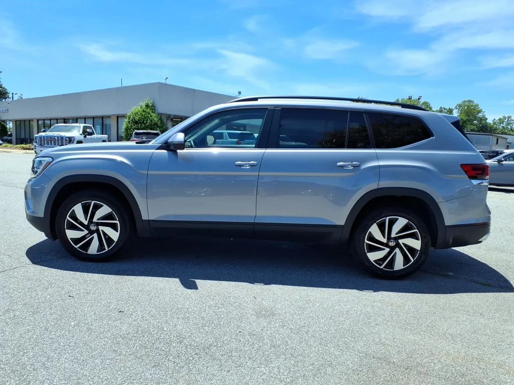 Used 2024  Volkswagen 2.0T SE w/Technology image 27