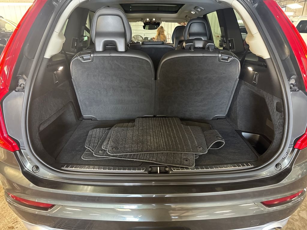 Used 2018 Green Volvo T5 Momentum image 27
