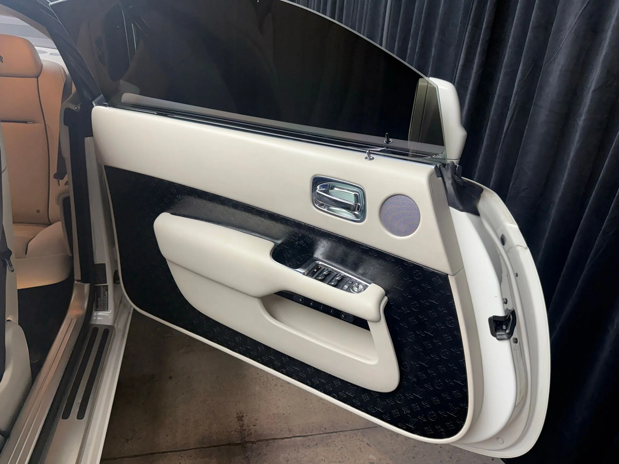 Used 2017 White Rolls-Royce Base image 67