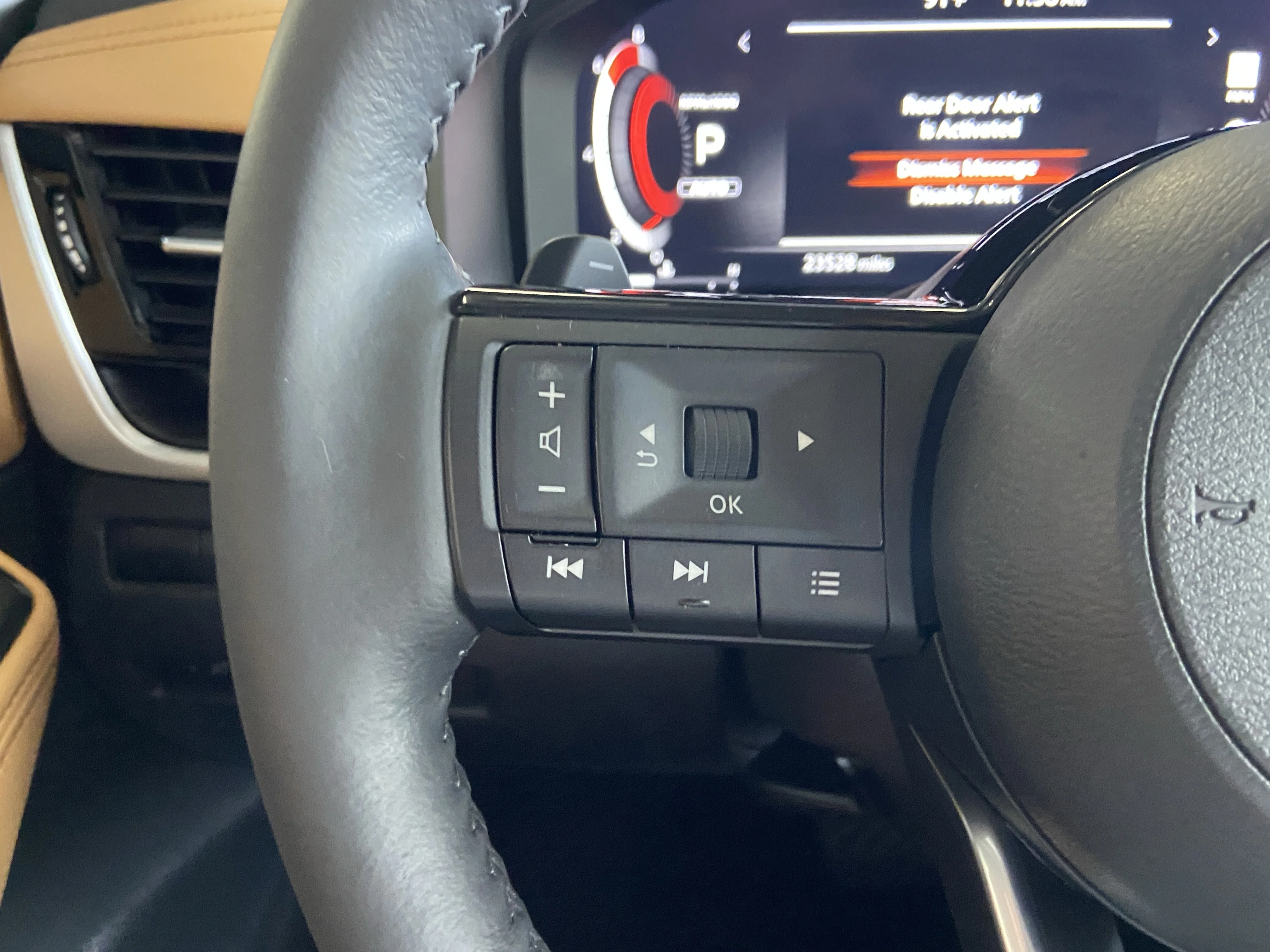 Used 2022 Pearl White Tricoat Nissan  image 11