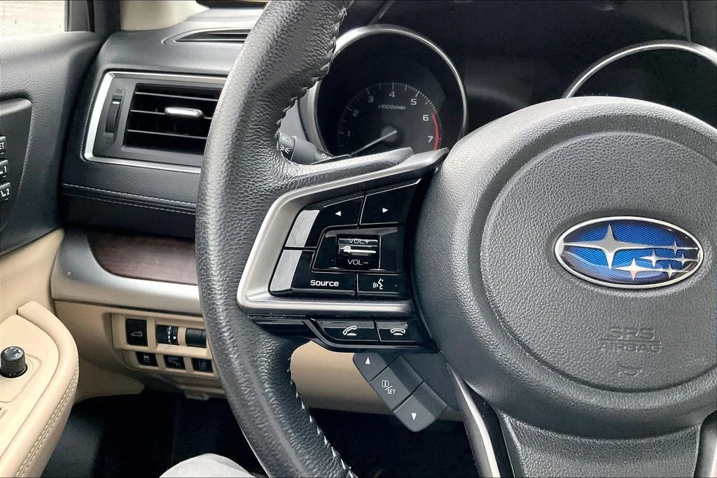 Used 2018 White Subaru 2.5i image 20