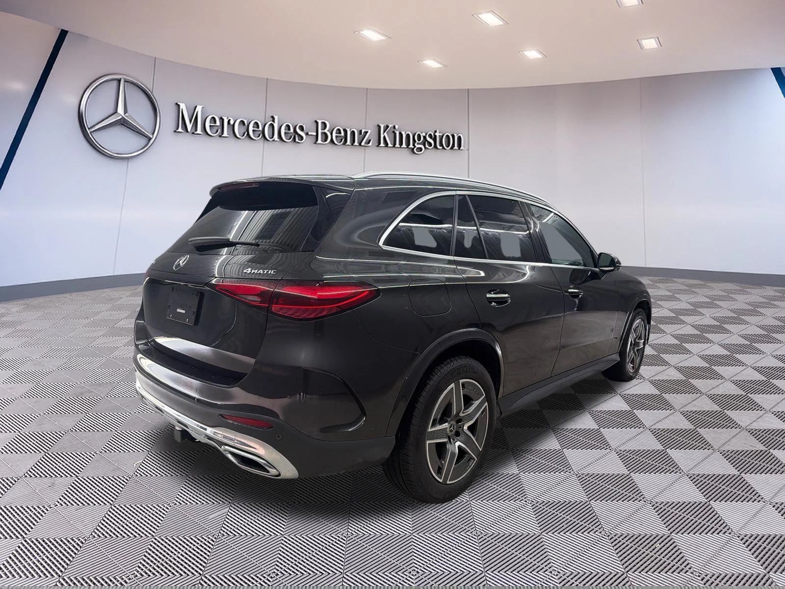 Used 2023 Grey Mercedes-Benz GLC 300 image 4