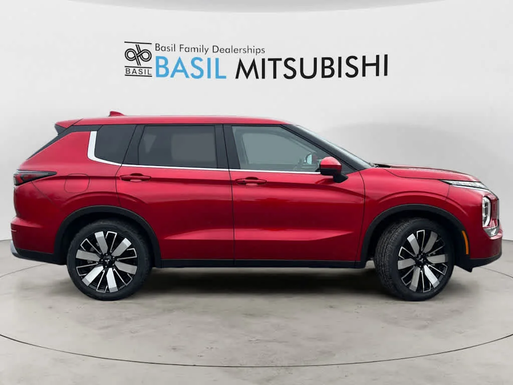 New 2026 Red Diamond Mitsubishi SE image 3
