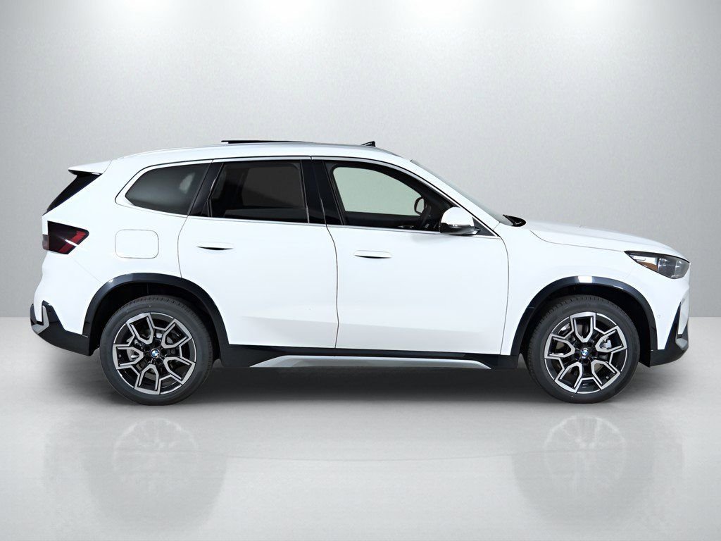 Used 2026 Alpine White BMW xDrive28i image 9