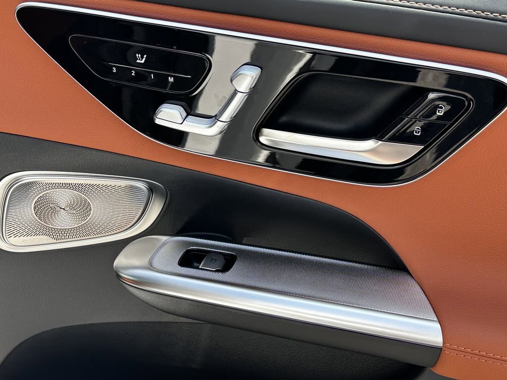 New 2026 Polar White Mercedes-Benz GLC 300 image 17