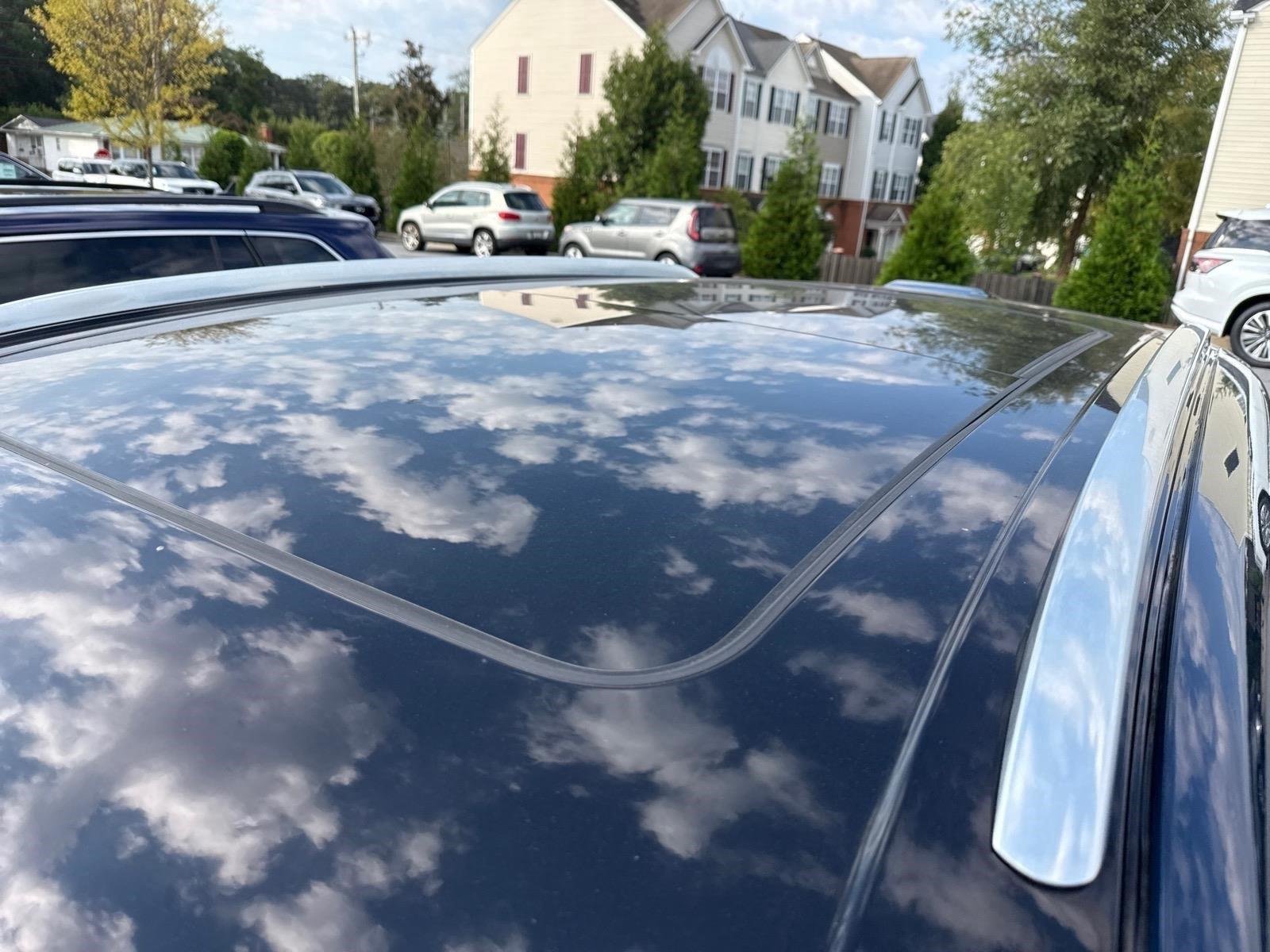 Used 2018 Blue Diamond Metallic Lincoln Reserve image 4