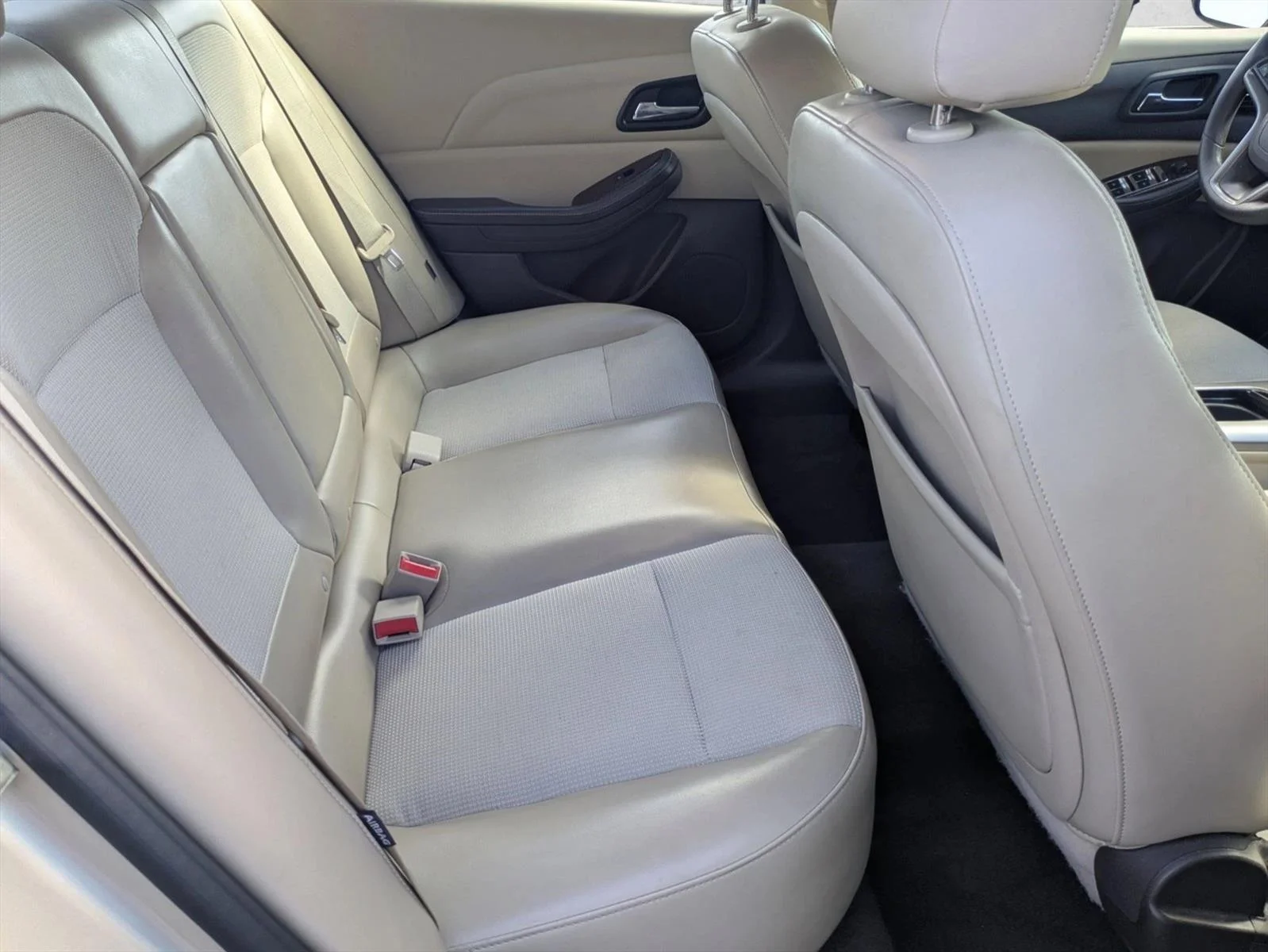 Used 2013 Champagne Silver Metallic Chevrolet LT image 18