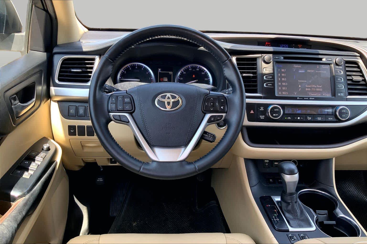 Used 2019 Blizzard Pearl Toyota XLE image 6