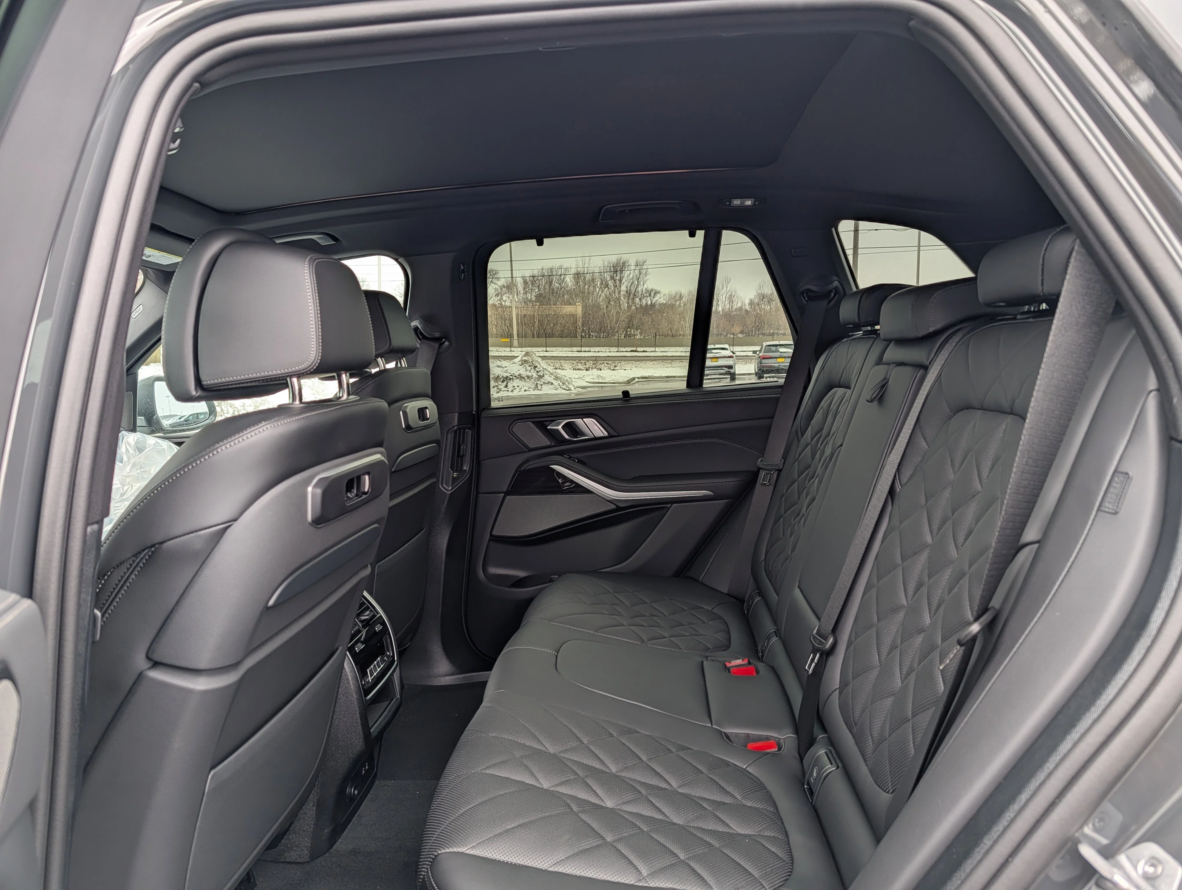 New 2026 Dravit Grey Metallic BMW xDrive50e image 6