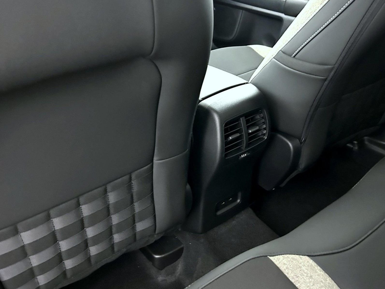 New 2026 Azure Gray Metallic Tri-Coat Ford Big Bend image 21
