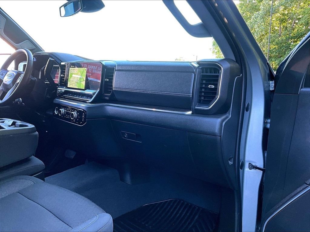 Used 2023 Silver GMC Elevation image 13