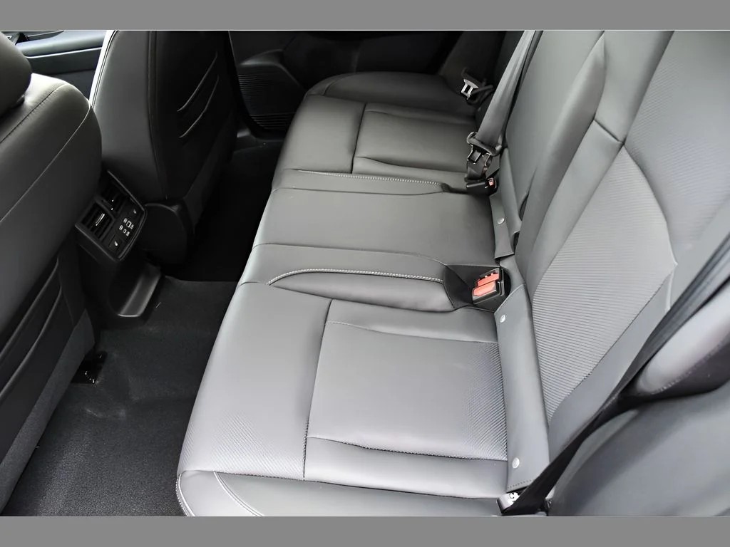 New 2026 CRYSTAL WHITE PEARL Subaru Limited image 15
