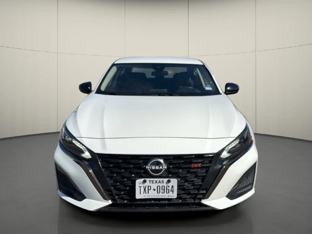 Used 2024 White Nissan 2.5 SR image 2