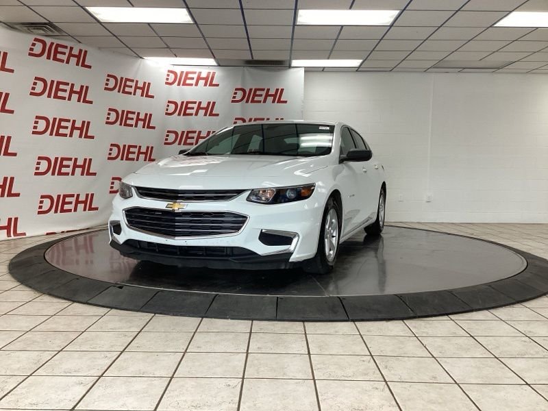 Used 2018 White Chevrolet LS image 3