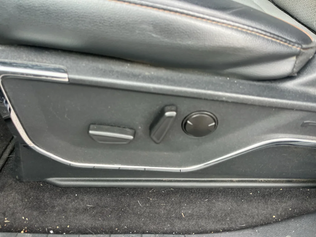 Used 2024 Antimatter Blue Metallic Ford LARIAT image 18