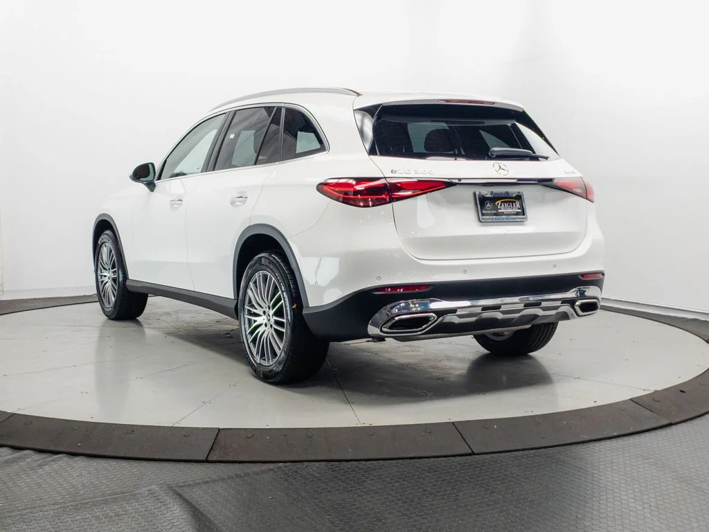 Certified Used 2026 Polar White Mercedes-Benz GLC 300 image 25