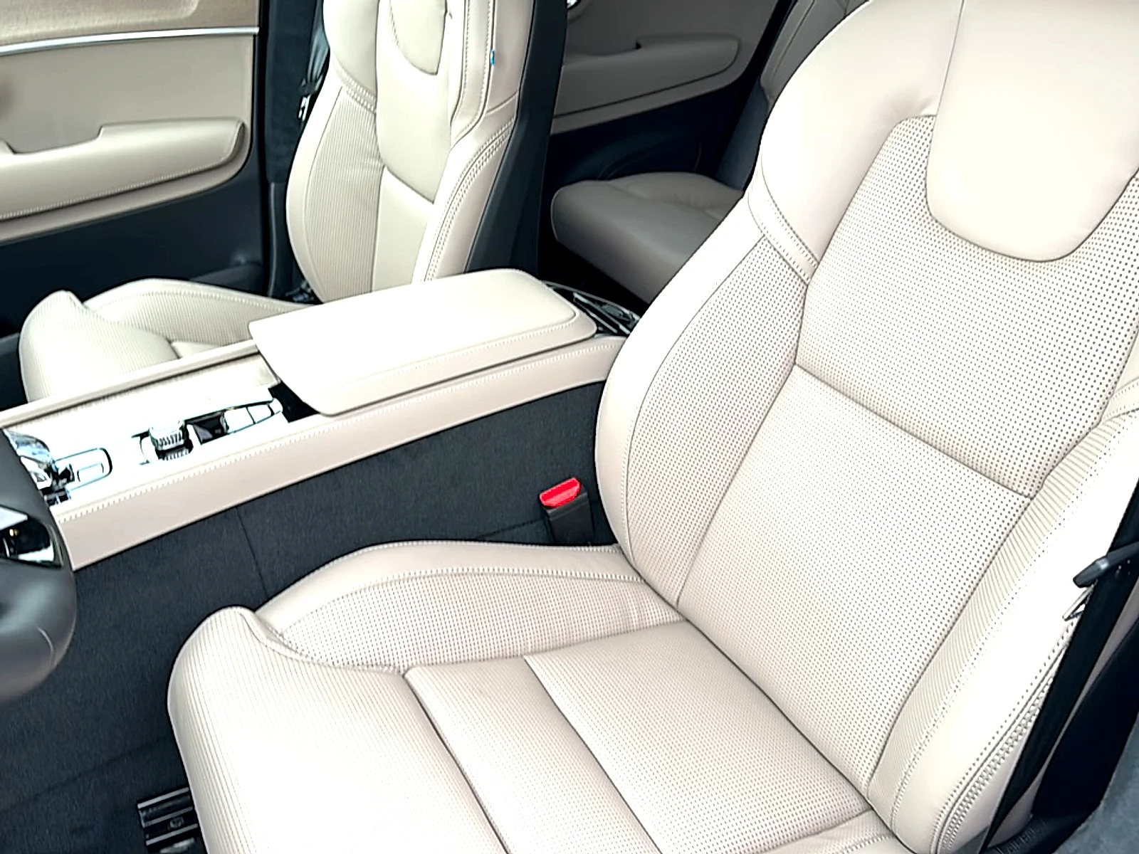 2025 Volvo XC90 Ultra - Photo 12