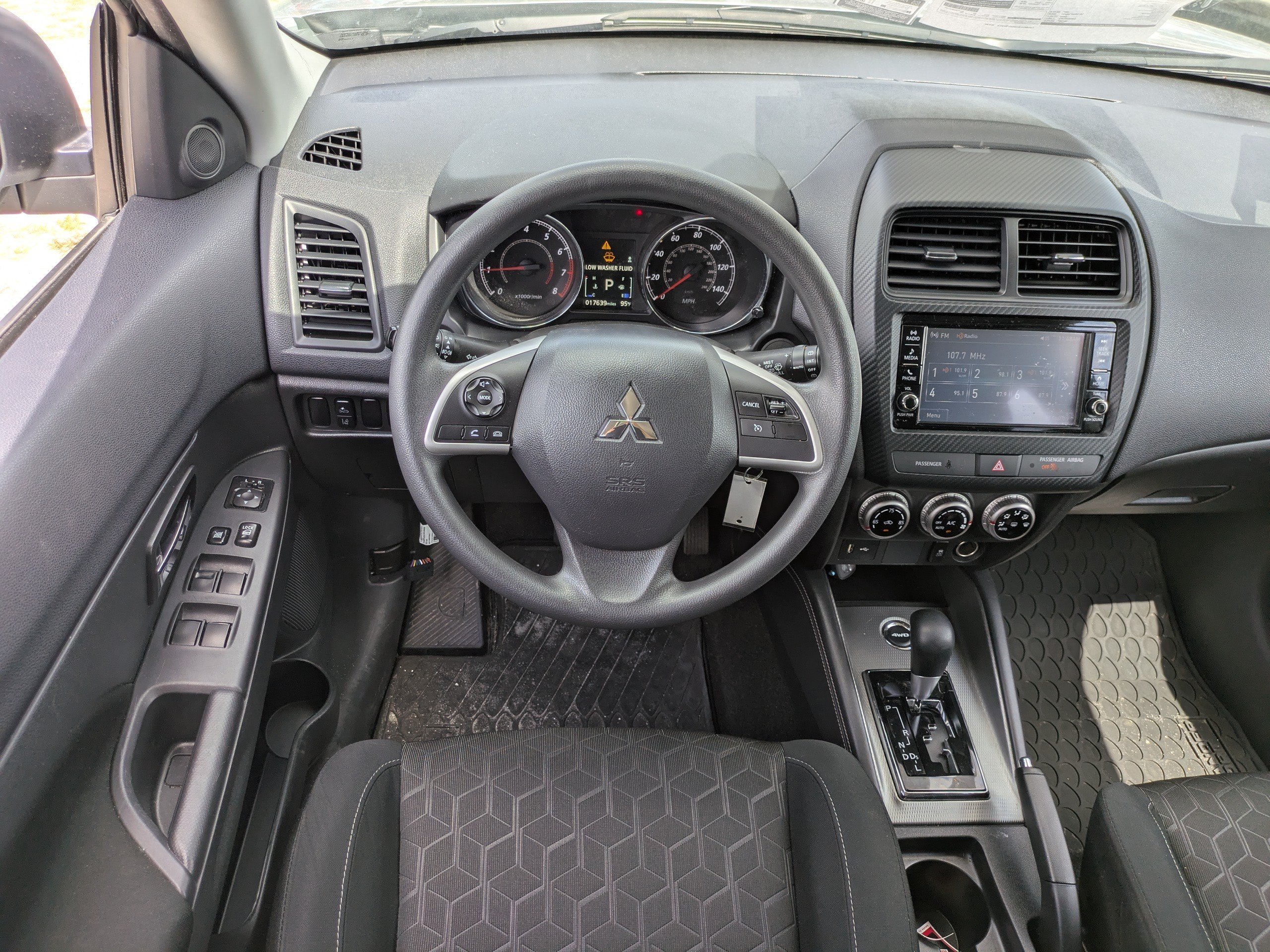 Used 2025 Silver Mitsubishi LE image 15