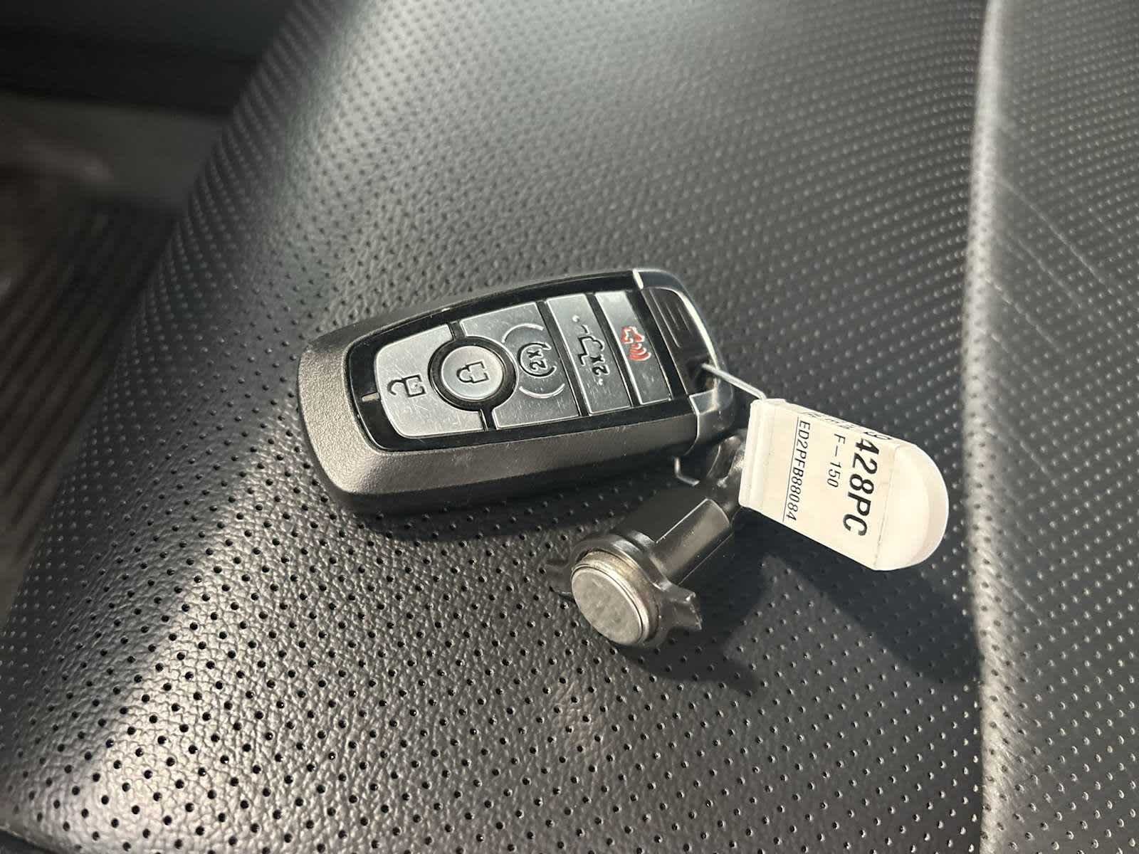 Used 2023 Star White Metallic Tri-Coat Ford LARIAT image 29
