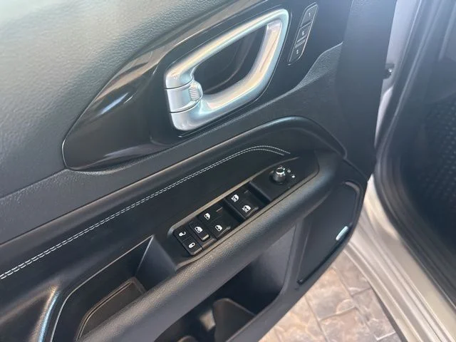Used 2022 Silver Jeep High Altitude image 24
