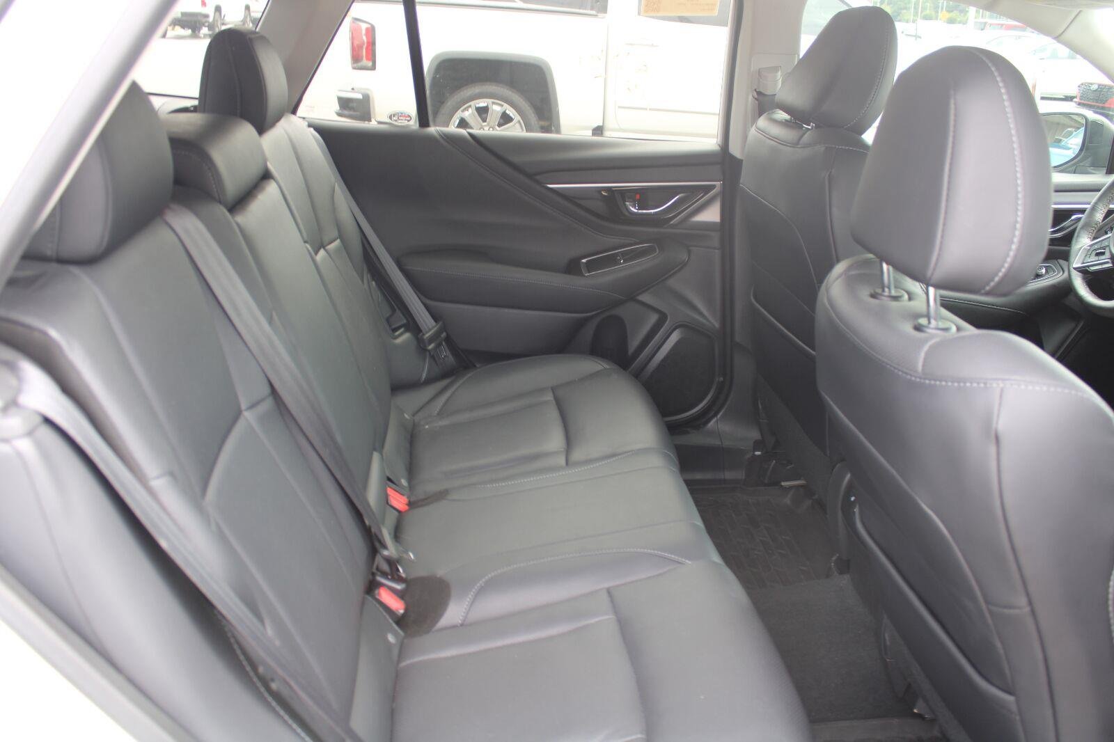 Used 2020 Crystal White Pearl Subaru Limited image 5