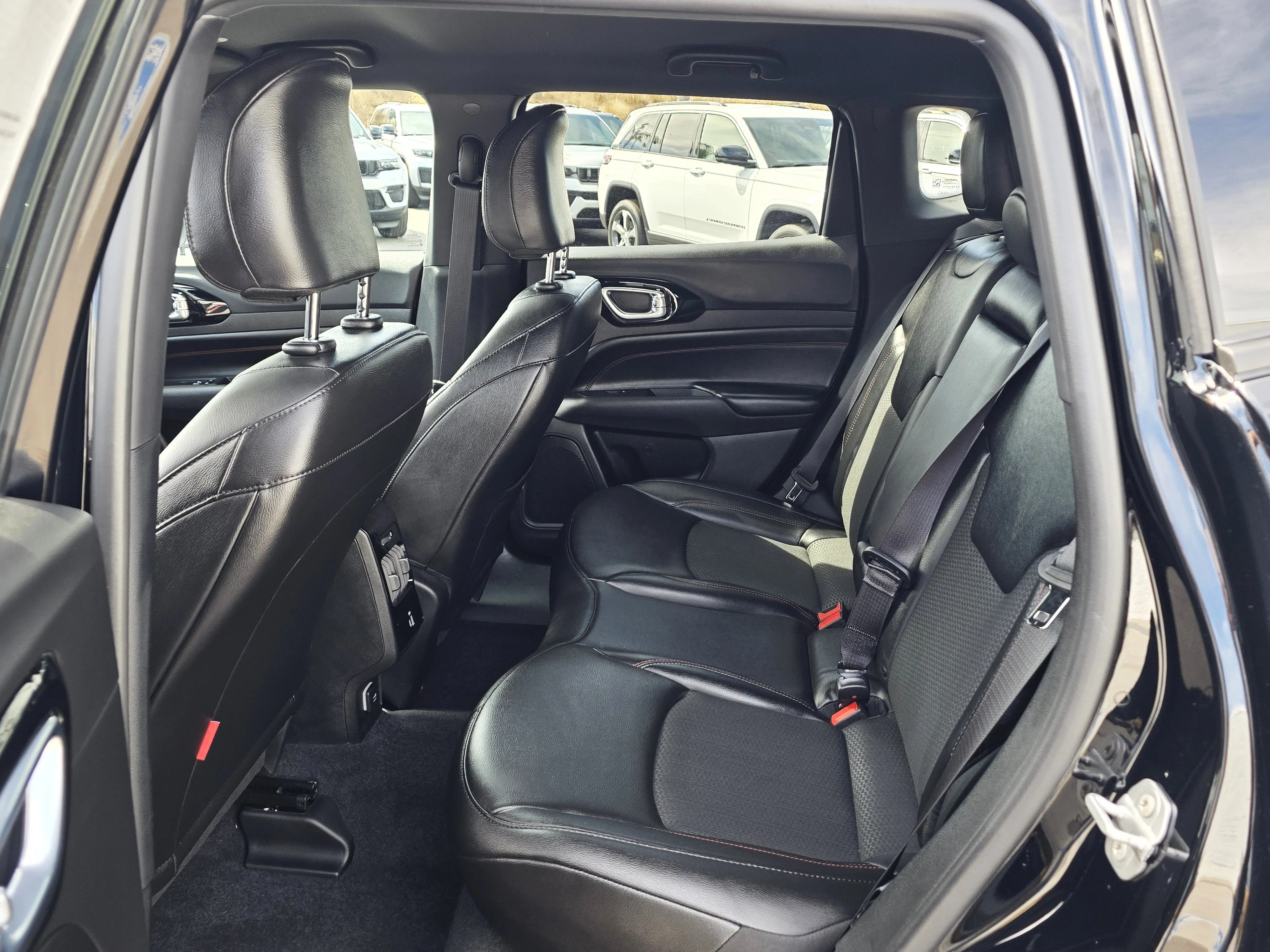 New 2026 Diamond Black Jeep Trailhawk image 17