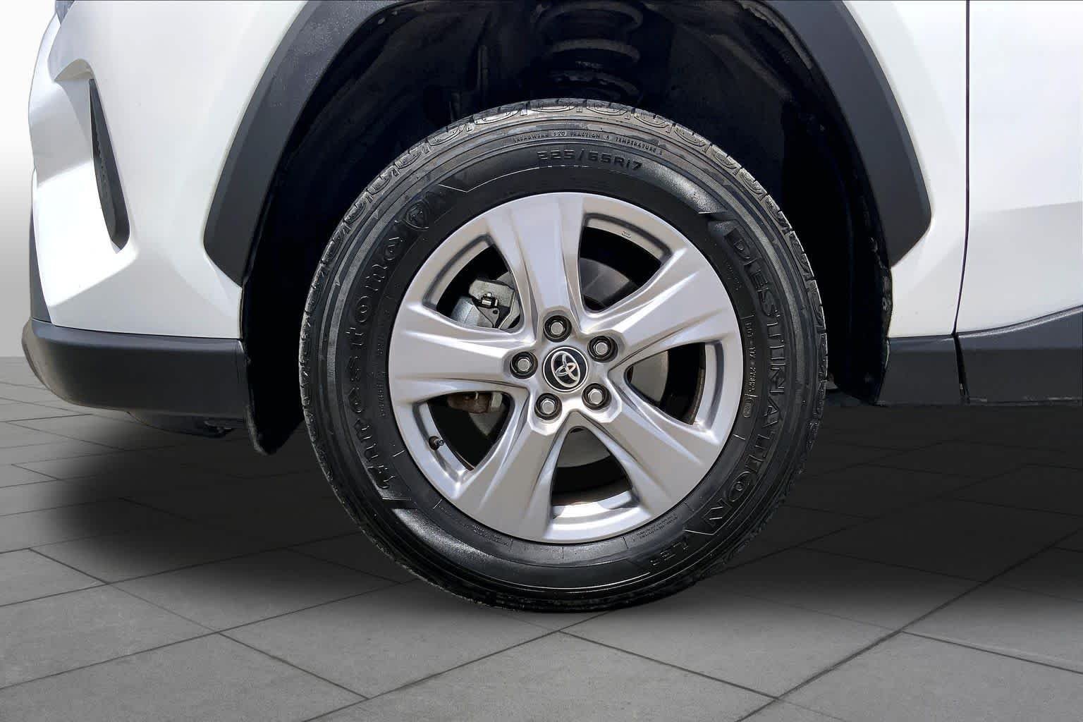 Used 2025 Ice Cap Toyota XLE image 11