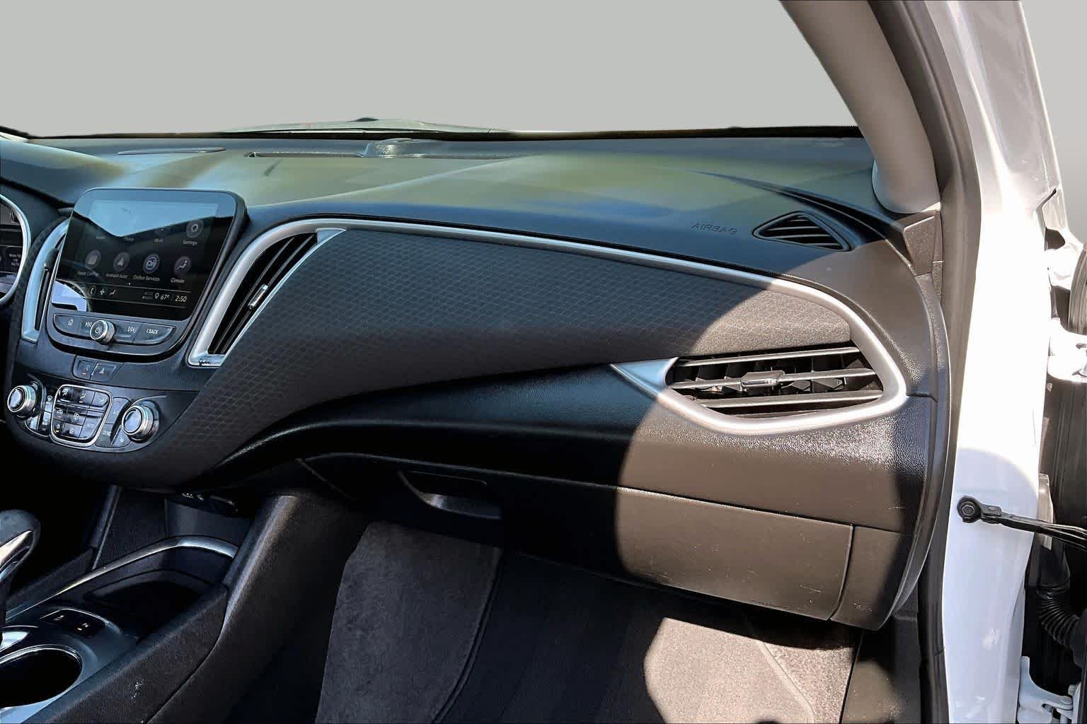 Used 2025 White Chevrolet LT image 17